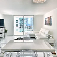 Apartamento a la venta en 1200 Brickell Bay Dr # 2017, Miami FL 33131