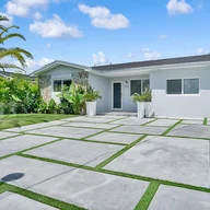 Casa a la venta en 330 SW 49th Ave, Miami FL 33134