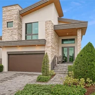 Casa a la venta en 7666 NW 102nd Pl, Doral FL 33178