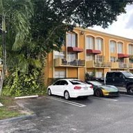 Apartamento a la venta en 17911 NW 68 Avenue # P103, Hialeah FL 33015