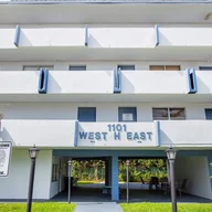 Apartamento a la venta en 1101 NE 191st St # H102, Miami FL 33179