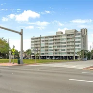 Apartamento a la renta en 8233 Harding Ave # 503, Miami Beach FL 33141