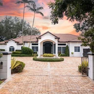 Casa a la venta en 7151 SW 78th Ct, Miami FL 33143