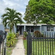 Casa a la venta en 741 NW 147th St, Miami FL 33168