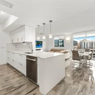 Apartamento a la venta en 18800 NE 29th Ave # 1006, Aventura FL 33180