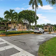 Apartamento a la venta en 18995 NW 62nd Ave # 203, Hialeah FL 33015