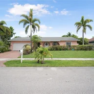 Casa a la venta en 10810 SW 166th Ter, Miami FL 33157
