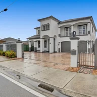 Casa a la venta en 674 NW 127th Ave, Miami FL 33182