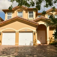 Casa a la venta en 8034 NW 111th Ct, Doral FL 33178