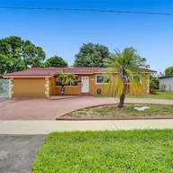 Casa a la venta en 4731 W 8th Ct, Hialeah FL 33012