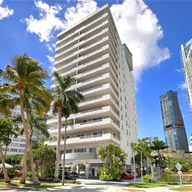 Apartamento a la venta en 1402 Brickell Bay Dr # 403, Miami FL 33131