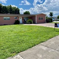 Casa a la venta en 398 W 53rd St, Hialeah FL 33012