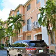 Apartamento a la renta en 7080 NW 177th St # 13, Hialeah FL 33015