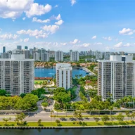 Apartamento a la venta en 3610 Yacht Club Dr # 901, Aventura FL 33180