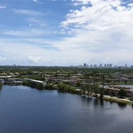 Apartamento a la venta en 1301 NE Miami Gardens Dr, Miami FL 33179