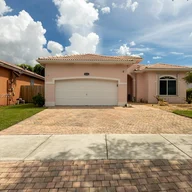 Casa a la venta en 1404 SE 23rd Dr, Homestead FL 33035