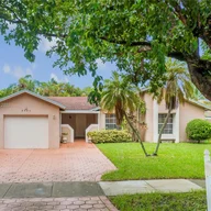 Casa a la venta en 5761 NW 192nd St, Hialeah FL 33015