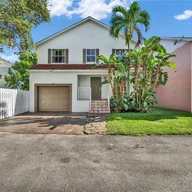 Casa a la venta en 10230 NW 6th St, Pembroke Pines FL 33026