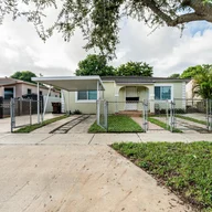 Casa a la venta en 134 E 12th St, Hialeah FL 33010