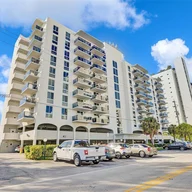 Apartamento a la venta en 7928 West Dr # 601, North Bay Village FL 33141