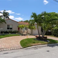 Casa a la renta en 8810 Byron Ave # 8810, Surfside FL 33154