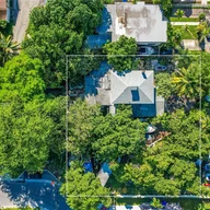 Casa a la venta en 3088 SW 4th St, Miami FL 33135