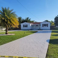 Casa a la renta en 130 NE 164th St # A, Miami FL 33162