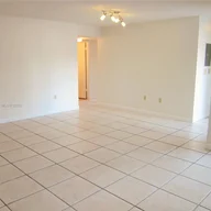 Apartamento a la venta en 8827 SW 123 CT # 303, Miami FL 33186