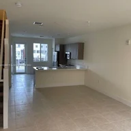 Casa a la venta en 6450 NW 102nd path # 103, Doral FL 33178