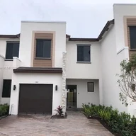 Casa a la venta en 545 NE 206th Ln # 545, Miami FL 33179