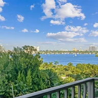 Apartamento a la venta en 780 NE 69th St # 804, Miami FL 33138