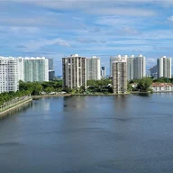 Apartamento a la venta en 2750 NE 183rd St # 1411, Aventura FL 33160