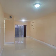 Apartamento a la venta en 5461 W 24th Ave # 25, Hialeah FL 33016