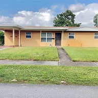 Casa a la venta en 4501 NW 174th Dr, Miami Gardens FL 33055