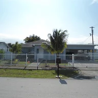 Casa a la venta en 4160 NW 168th Ter, Miami Gardens FL 33055