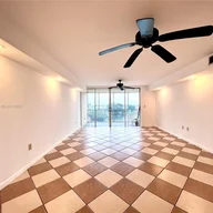 Apartamento a la venta en 1750 NE 191st St # 4, Miami FL 33179