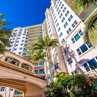 Apartamento a la venta en 19900 E Country Club Dr # 803, Aventura FL 33180