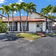 Casa a la venta en 9937 NW 5th Ln # 9937, Miami FL 33172