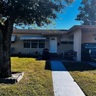 Casa a la venta en 650 W 39 Place, Hialeah FL 33012