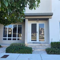 Casa a la renta en 6430 NW 104th Path, Doral FL 33178