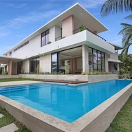Casa a la venta en 7621 NE 8th Ave, Miami FL 33138