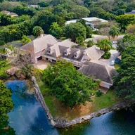 Casa a la venta en 11000 SW 69th Ct, Pinecrest FL 33156