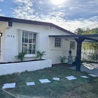 Casa a la venta en 3128 NW 45th St, Miami FL 33142