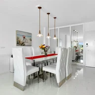 Apartamento a la venta en 300 Bayview Dr # 210, Sunny Isles Beach FL 33160