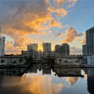 Apartamento a la venta en 111 Golden Isles Dr # E11, Hallandale Beach FL 33009