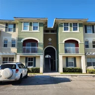 Apartamento a la venta en 11001 NW 83rd St # 102, Doral FL 33178