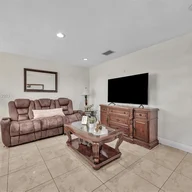 Casa a la venta en 10501 SW 26th Ter, Miami FL 33165