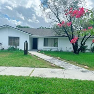 Casa a la venta en 13320 SW 99th St, Miami FL 33186