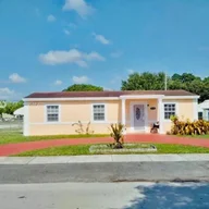 Casa a la venta en 15700 NW 18th Ave, Miami Gardens FL 33054