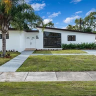 Casa a la venta en 1920 NW 184th St, Miami Gardens FL 33056